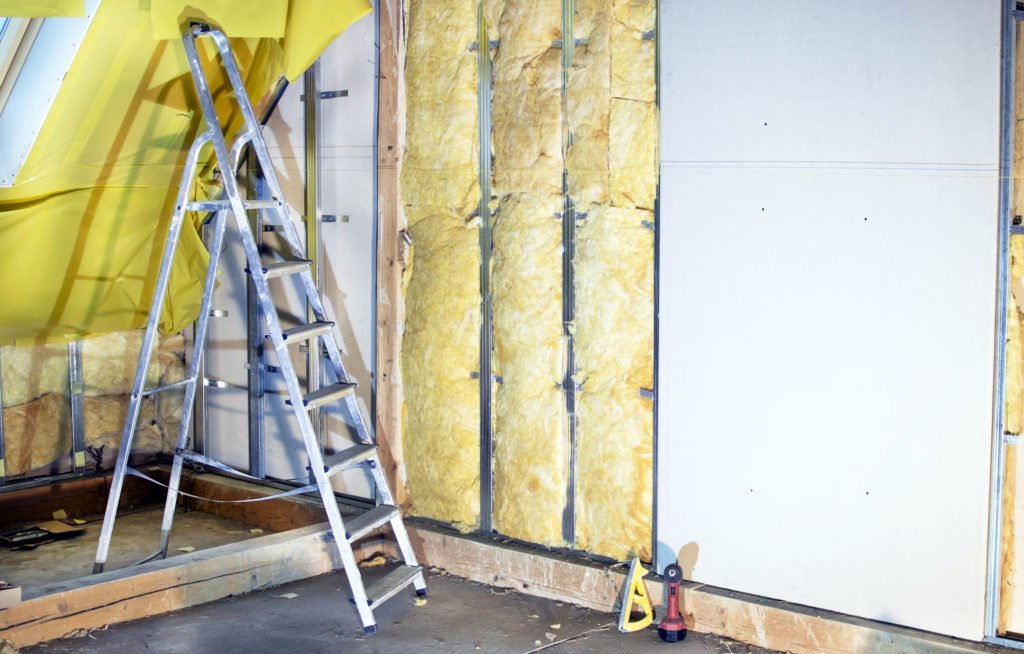 isoler murs, panneau isolant Rockfeu wood FDC, Murs d'installation avec placoplâtre et laine minérale pour l'isolation thermique, ossature métallique,