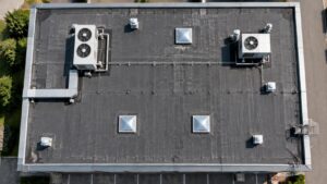 découvrez les solutions de roofing pour toiture-terrasse : performances d’isolation, prix au m², étapes de pose et conseils pour faire le bon choix.